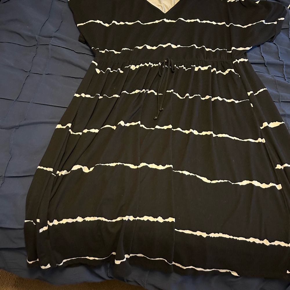 BloomChic Black and White Midi Dress